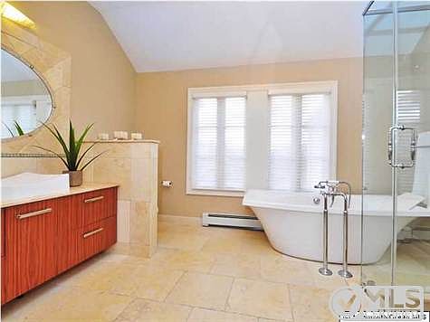 1st image of 13 Oyster Bay Dr