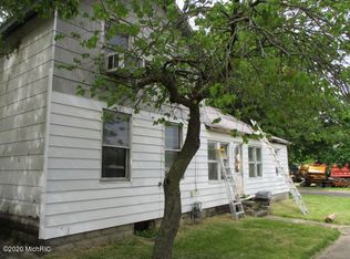 207 E 3rd St, Buchanan, MI 49107