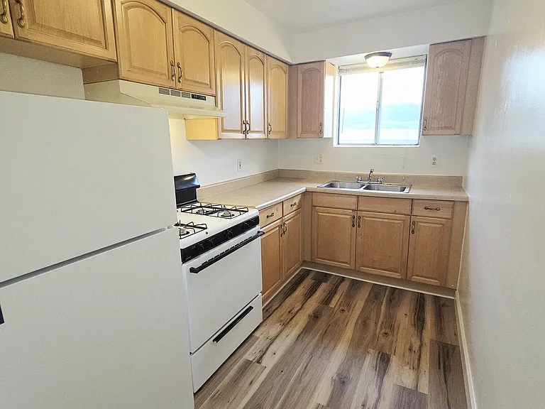 111 Pine Dr #10 — Photo 9