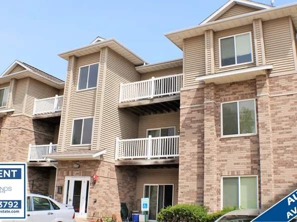 280 Sadler Ln, North Liberty, IA