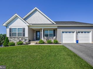 222 Valley View Cir, York, PA 17408