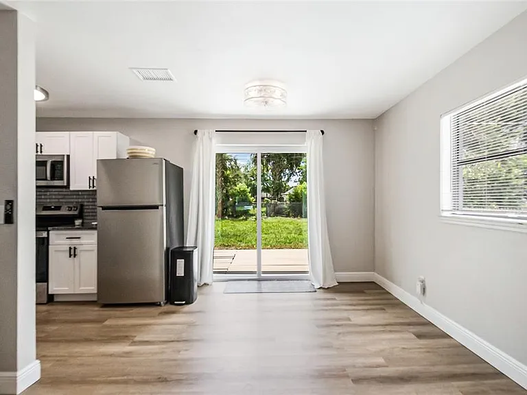 211 Woodmere Blvd — Photo 8