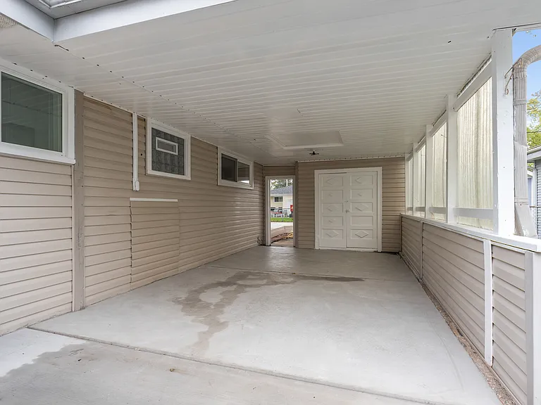 388 Nancy Ln — Photo 2