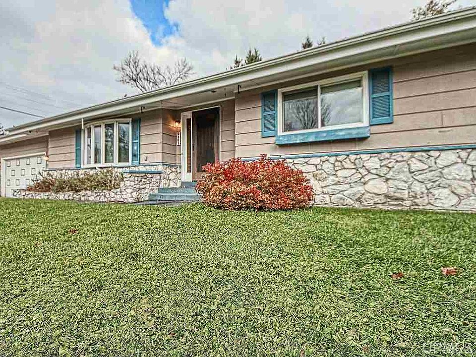 1st image of 301 Reagan Ave