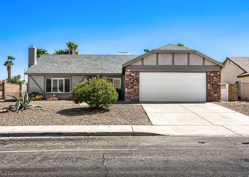 1st image of 204 Tamarack Dr