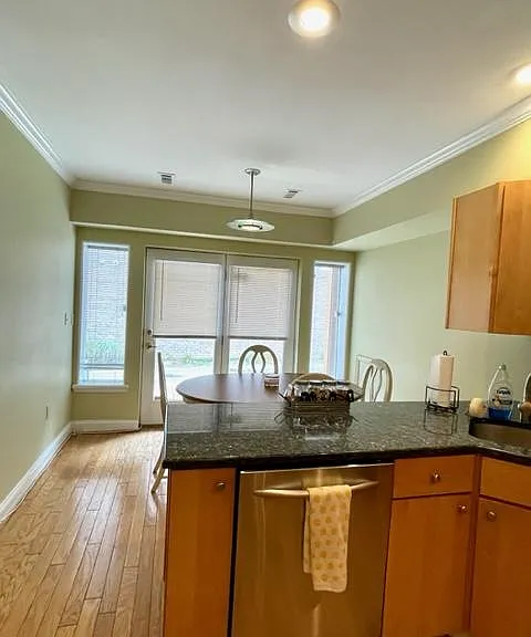2433 Foster Ave — Photo 7