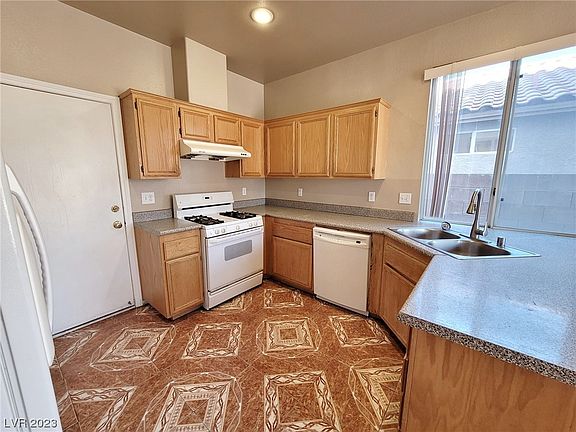 4th image of 10015 Cambridge Blue Ave