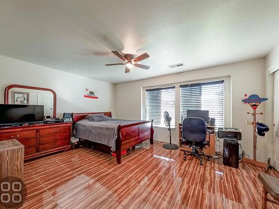 4th image of 3429 Baron St