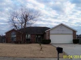 301 Robin Hood Ct, Springdale, AR 72764