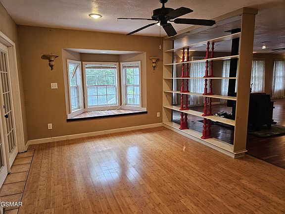 4th image of 925 Tweed Springs Rd