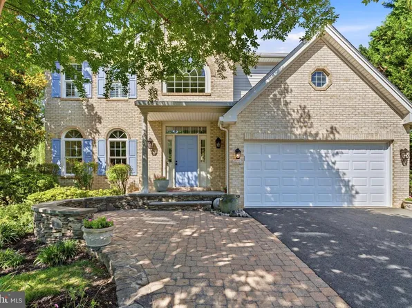 20888 Nerine Ct, Sterling, VA 20165