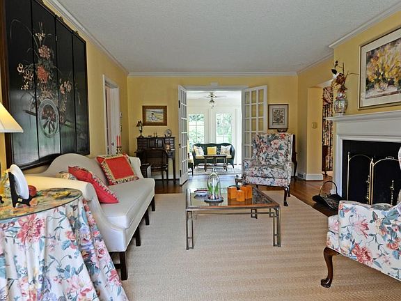 2nd image of 214 W Avondale Dr