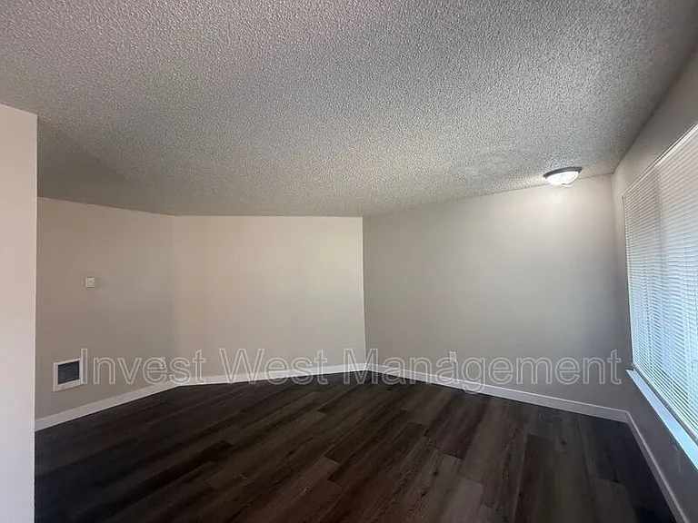 3331 NE 57th Ave #4 — Photo 9
