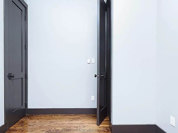 4th image of 239 Hawthorne St APT 4B