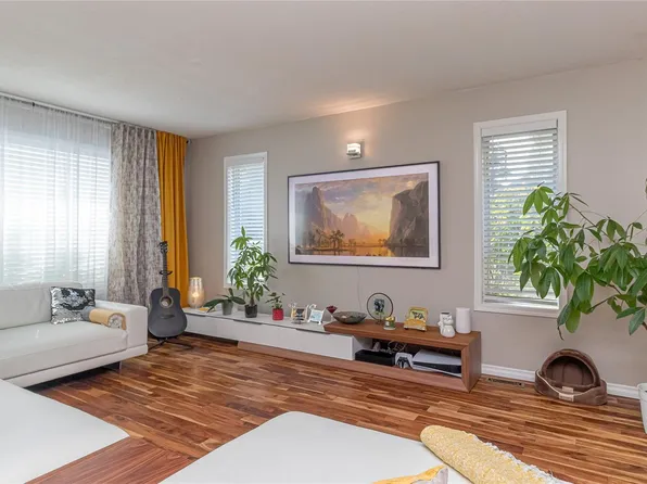 749 Marchmont Rd, Duncan, BC V9L 2L9