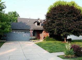 899 Andover Dr, Greenwood, IN 46142