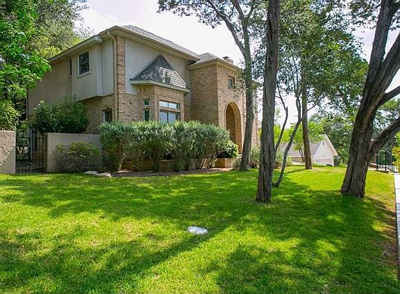 2nd image of 1925 Holly Hill Dr