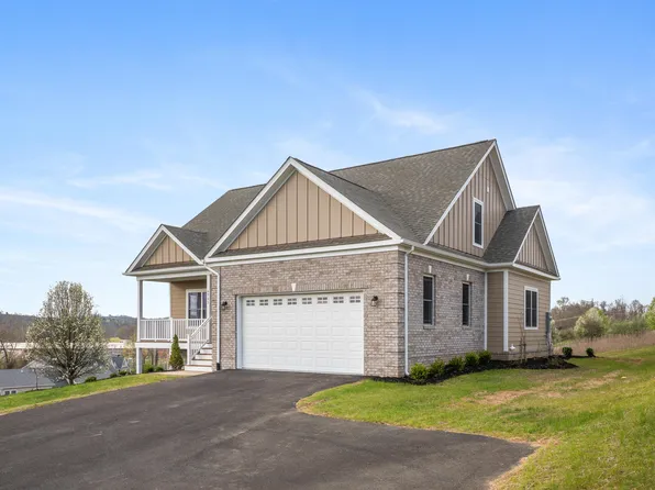 6903 Doral Dr, Radford, VA 24141