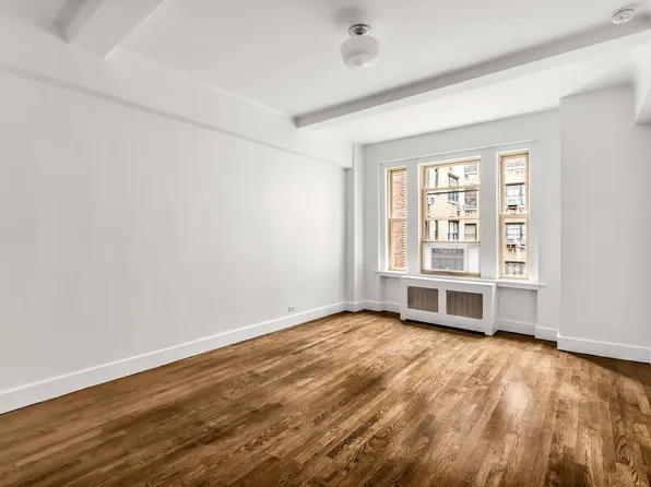 24 Fifth Avenue image 1 of 15