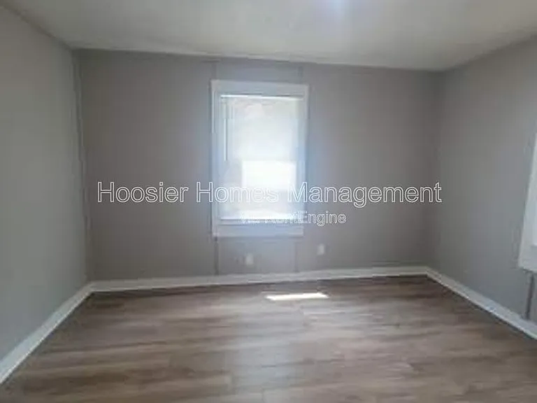 1451 W 34th St — Photo 12