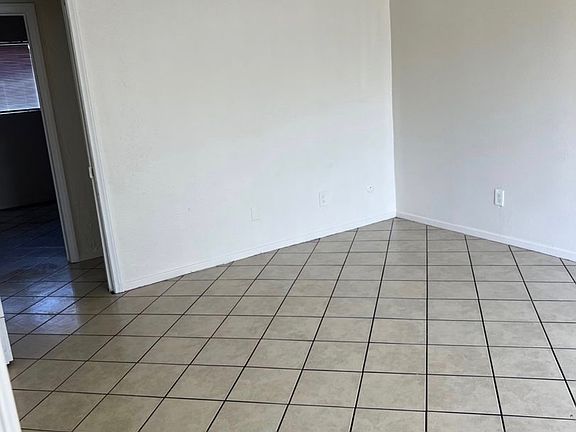 3rd image of 600 W 73rd St