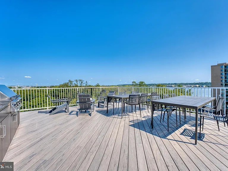 635 Slaters Ln #306 — Photo 22