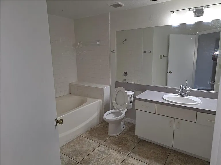5566 Metrowest Blvd #306 — Photo 9