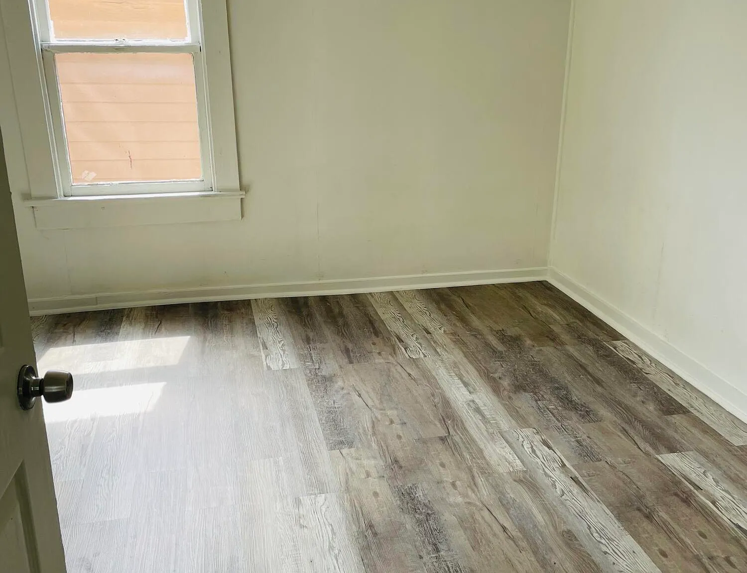 3 bed, 1.0 bath, 1000 sqft, $2,200 — Photo 4