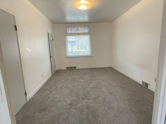 4th image of 130 S Bryant Ave #1