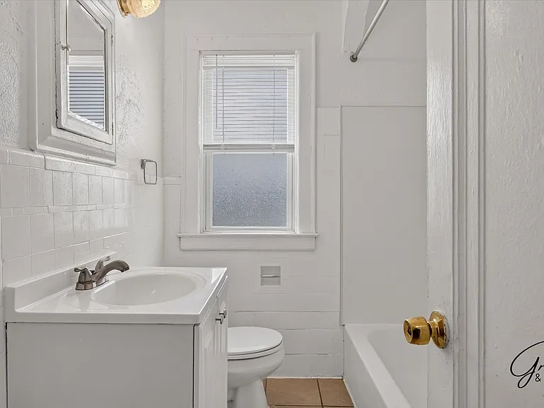 17127 Roselawn St — Photo 25