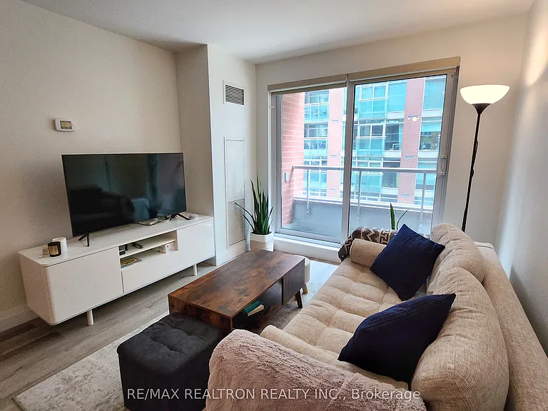 230 King St E #511 — Photo 19
