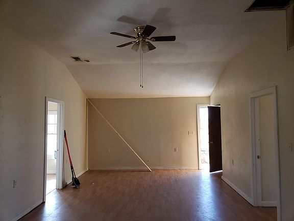 2nd image of 312 N Oak St