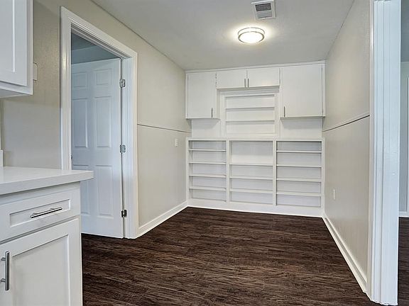 5th image of 125 W Pecan Ln