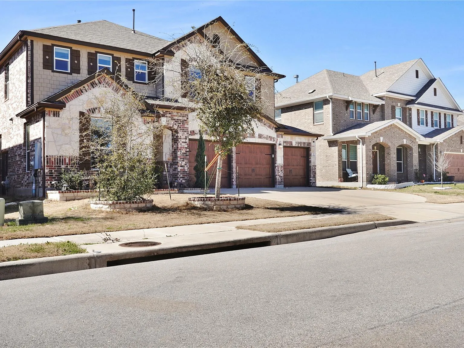 5 bed, 3.5 bath, 3655 sqft, $3,300 — Photo 2