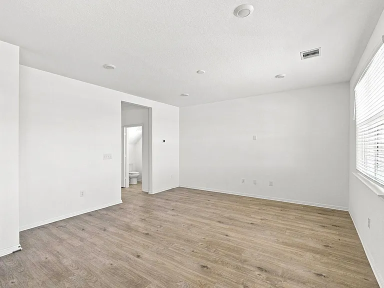 429 Brody Ln — Photo 6