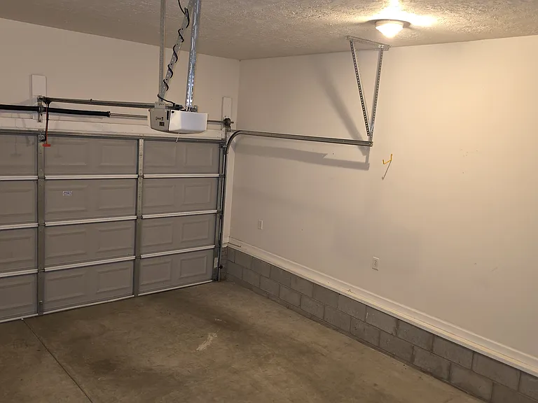 907 Hopkins St — Photo 8