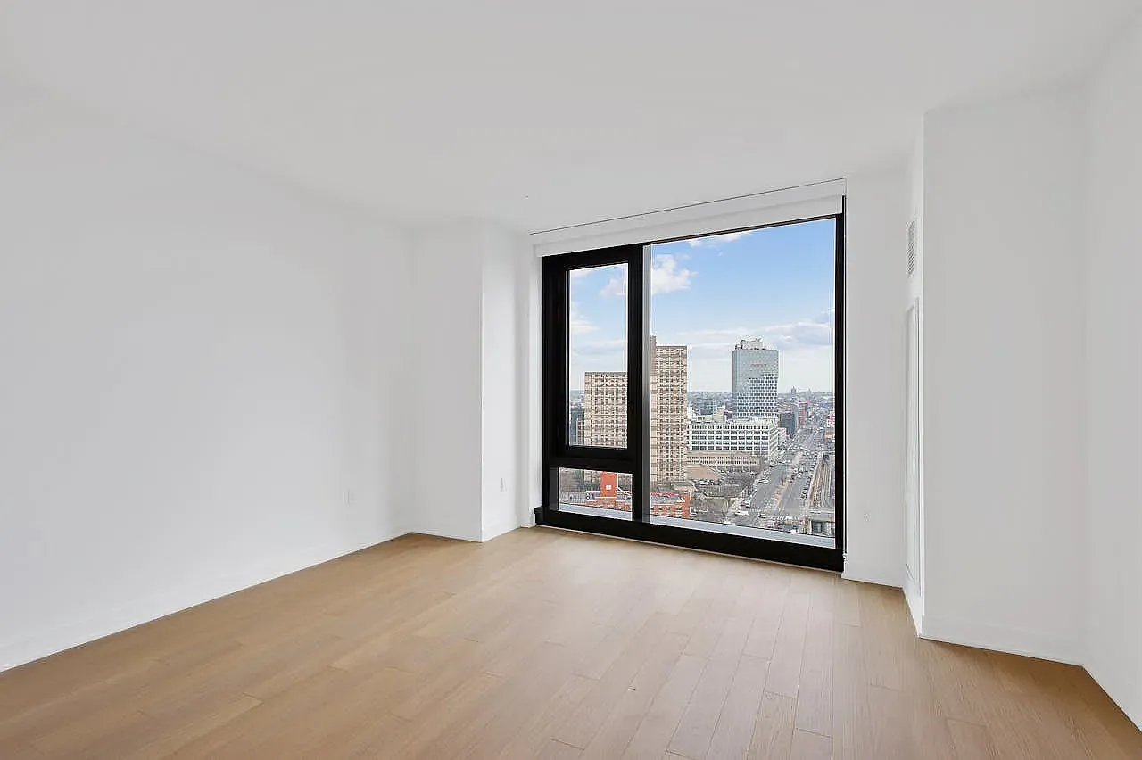 18 Sixth Avenue — Photo 2
