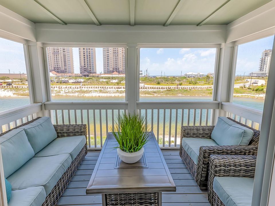 Screened patio with AMAZING gulf views!