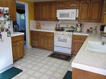 3rd image of 125 N Griffith Park Dr