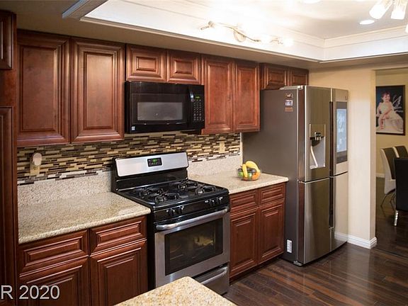 4th image of 1616 Guilford Dr