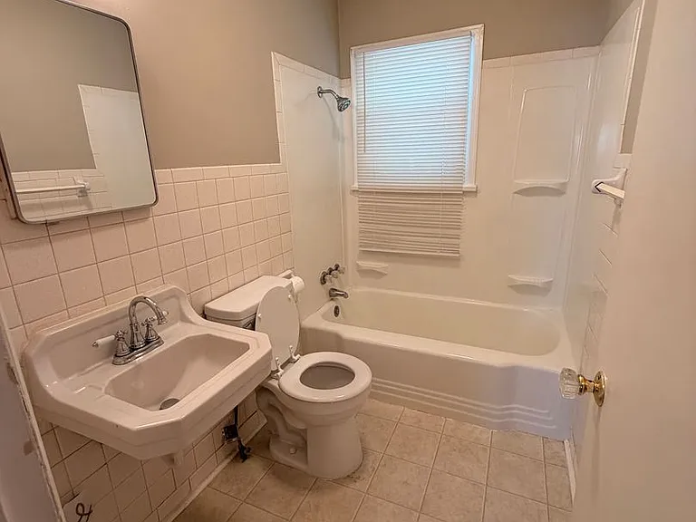 1838 S Maryland Ave — Photo 15