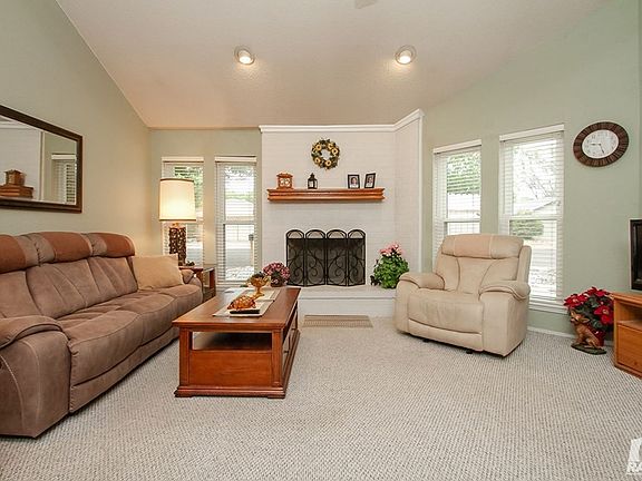 3rd image of 3905 Driftwood Dr