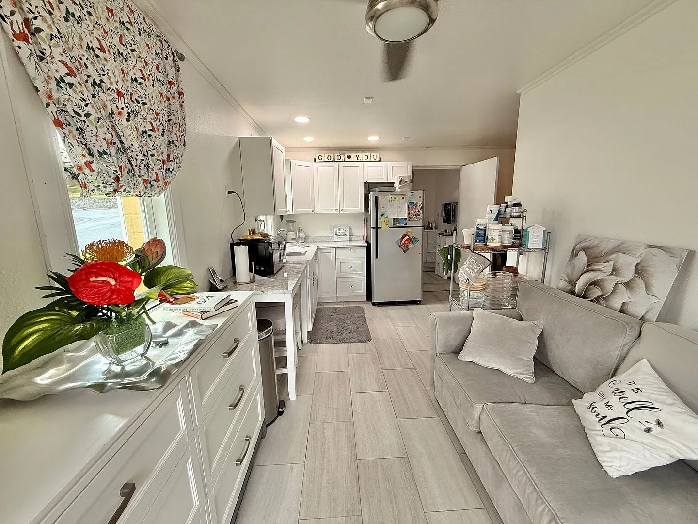 Spacious 2 Bedroom / 2 Bathroom Downstairs Unit Available in Makawao! Unfurnished! — Photo 2