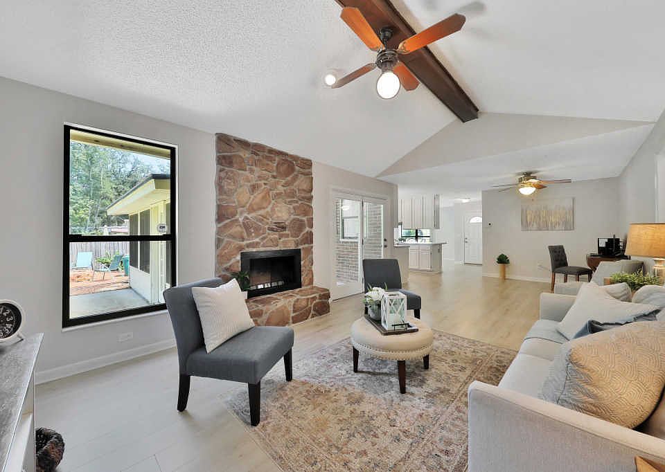1st image of 3972 Petite Dr W