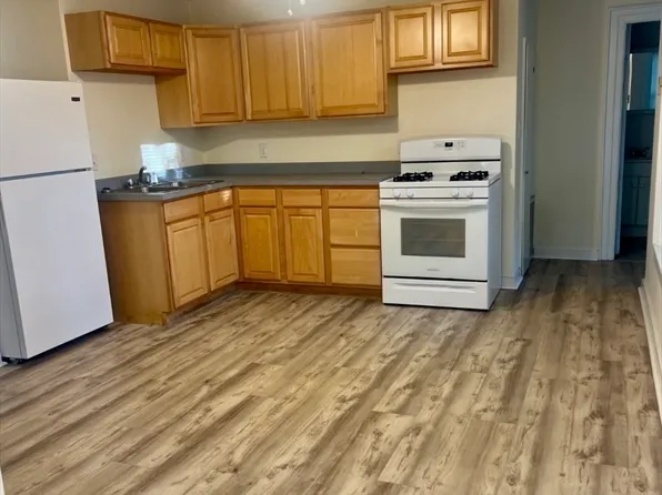 282 Main St APT 2E, Spencer, MA 01562