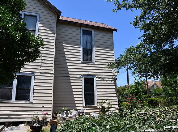 4th image of 1003 N Hackberry St