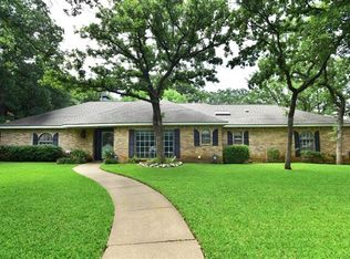 916 Chasewood Ln, Denton, TX 76205