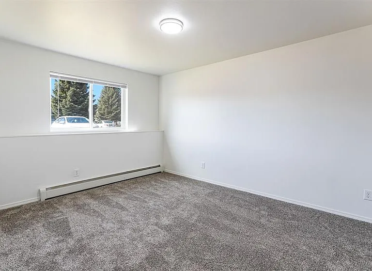 North Russell Apts-1650 N Russell — Photo 16