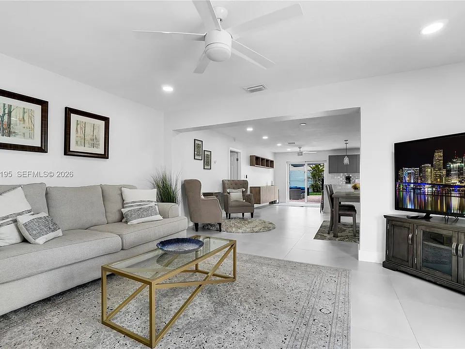 617 NW 30th Ct