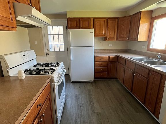 3rd image of 9805 McVicker Ave